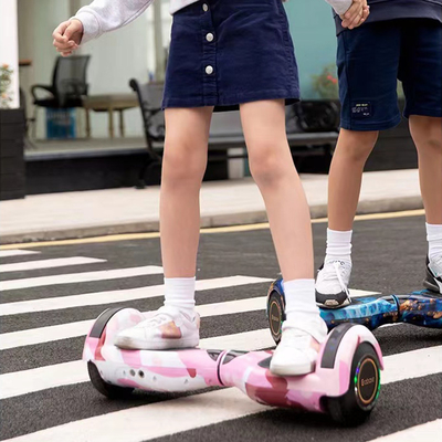 大人と子供のための電気自己バランススクーター 良いカラフルな雷 最大速度30km/h 特許外観