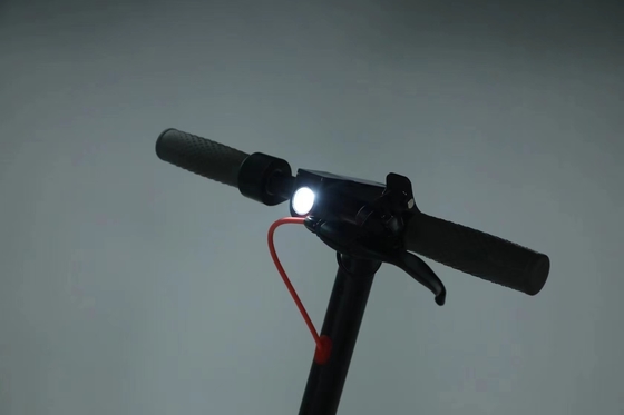環境に優しい軽量折りたたむスクーターを直接生産する 最大速度31~40km/h 充電距離40~60km