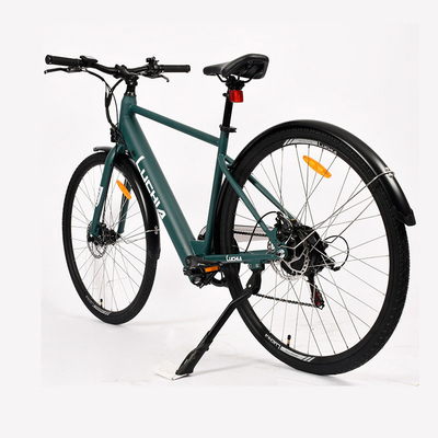 この18スピードの電動マウンテンバイクは 7アハルのバッテリーを搭載します